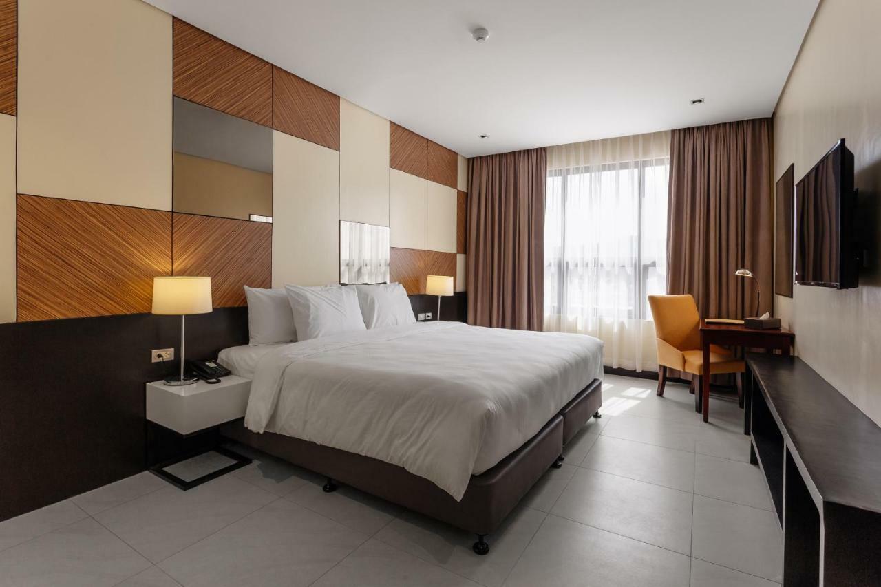 Summit Hotel Τακλομπάν Εξωτερικό φωτογραφία